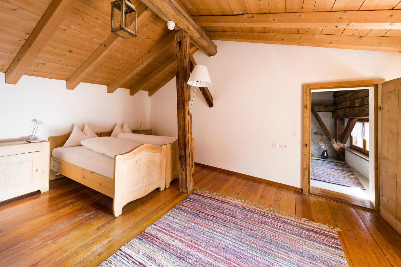 Hotel Chasa Chalavaina Müstair Rum bild