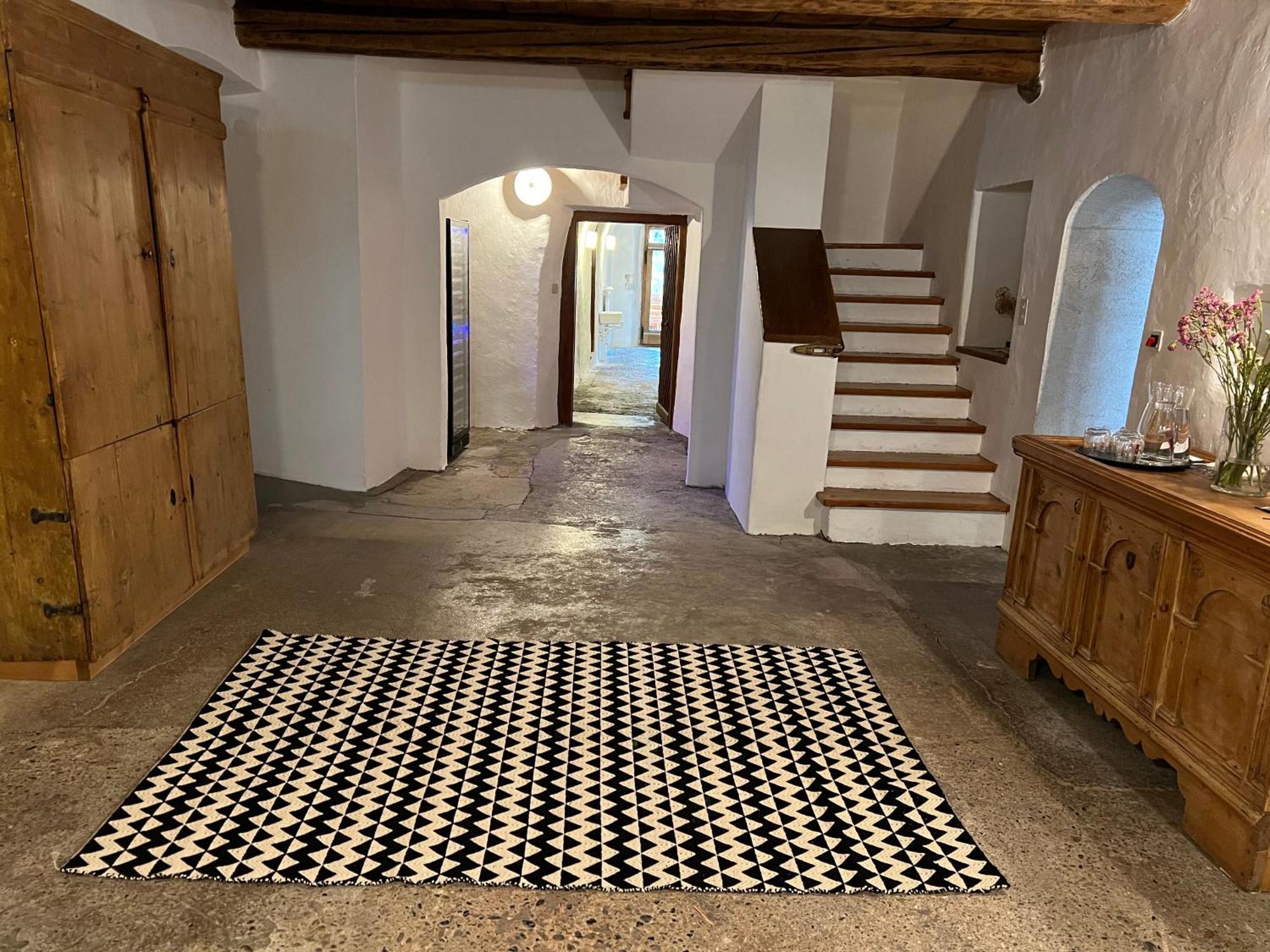 Hotel Chasa Chalavaina Müstair Exteriör bild