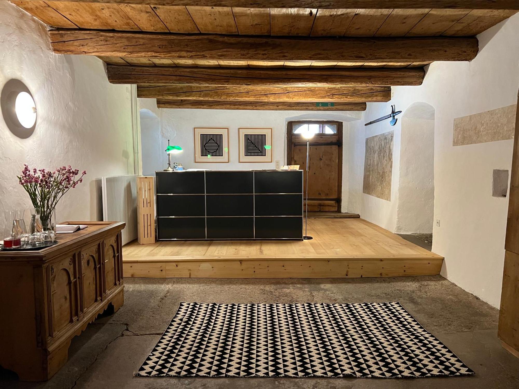 Hotel Chasa Chalavaina Müstair Exteriör bild