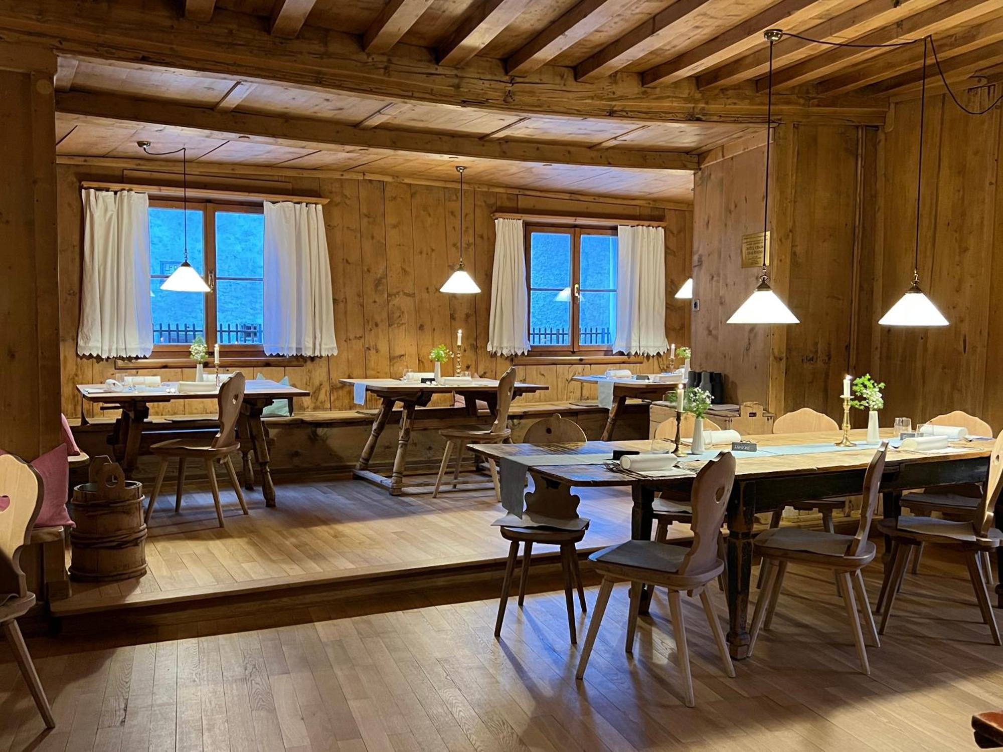 Hotel Chasa Chalavaina Müstair Exteriör bild