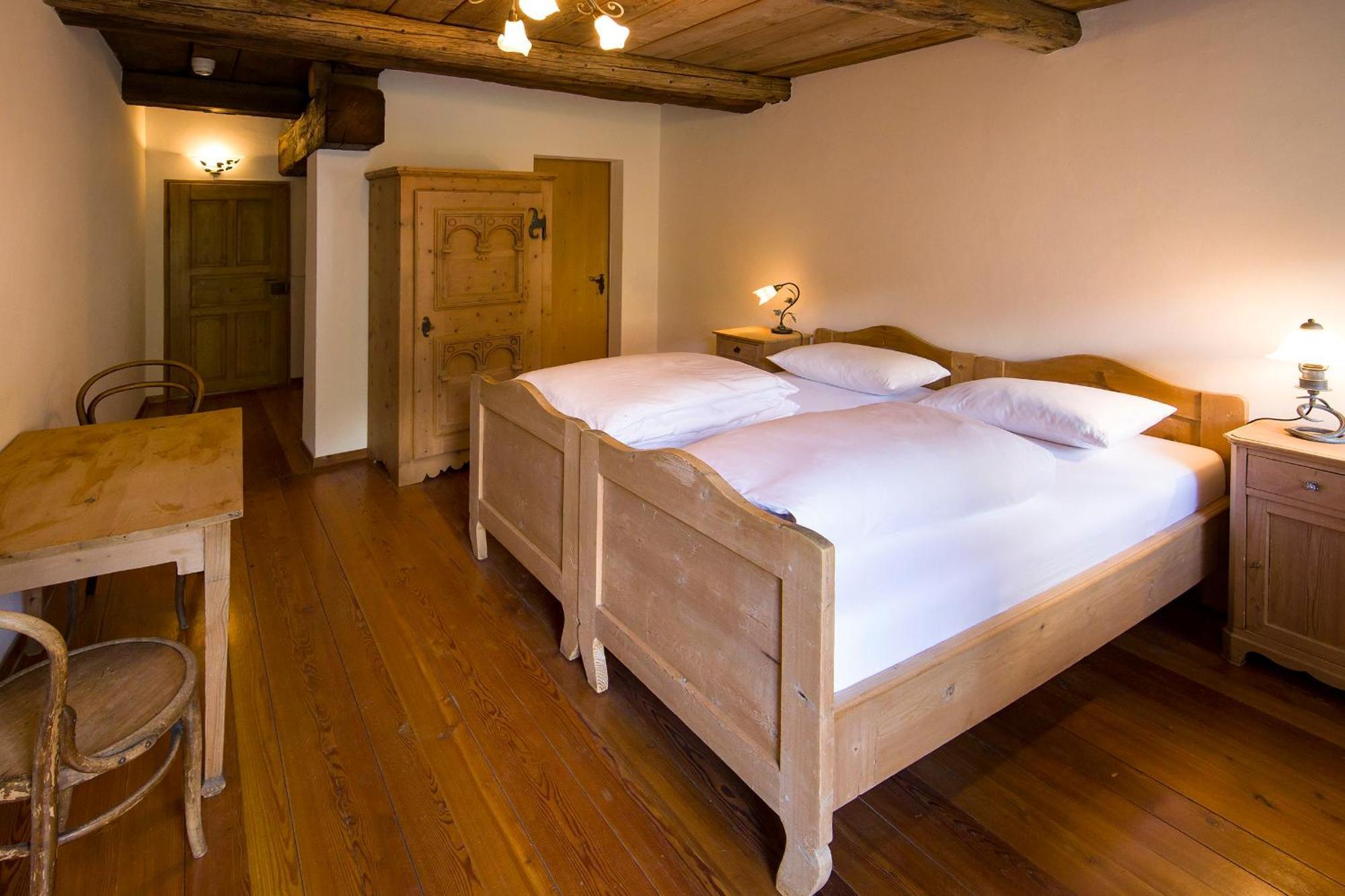 Hotel Chasa Chalavaina Müstair Rum bild