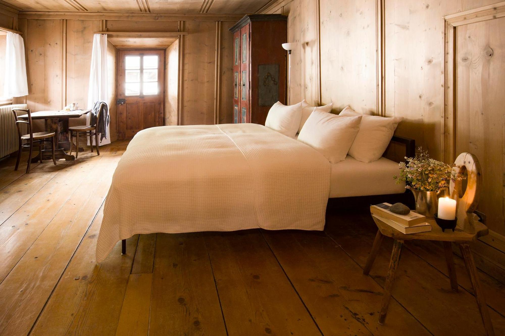 Hotel Chasa Chalavaina Müstair Rum bild