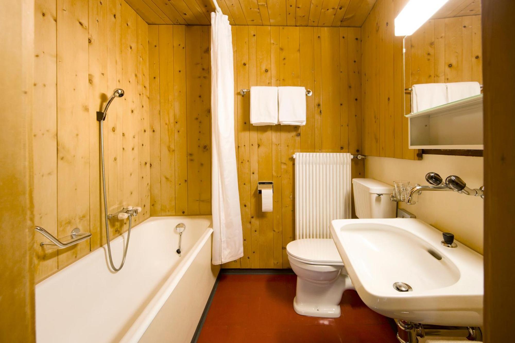 Hotel Chasa Chalavaina Müstair Rum bild