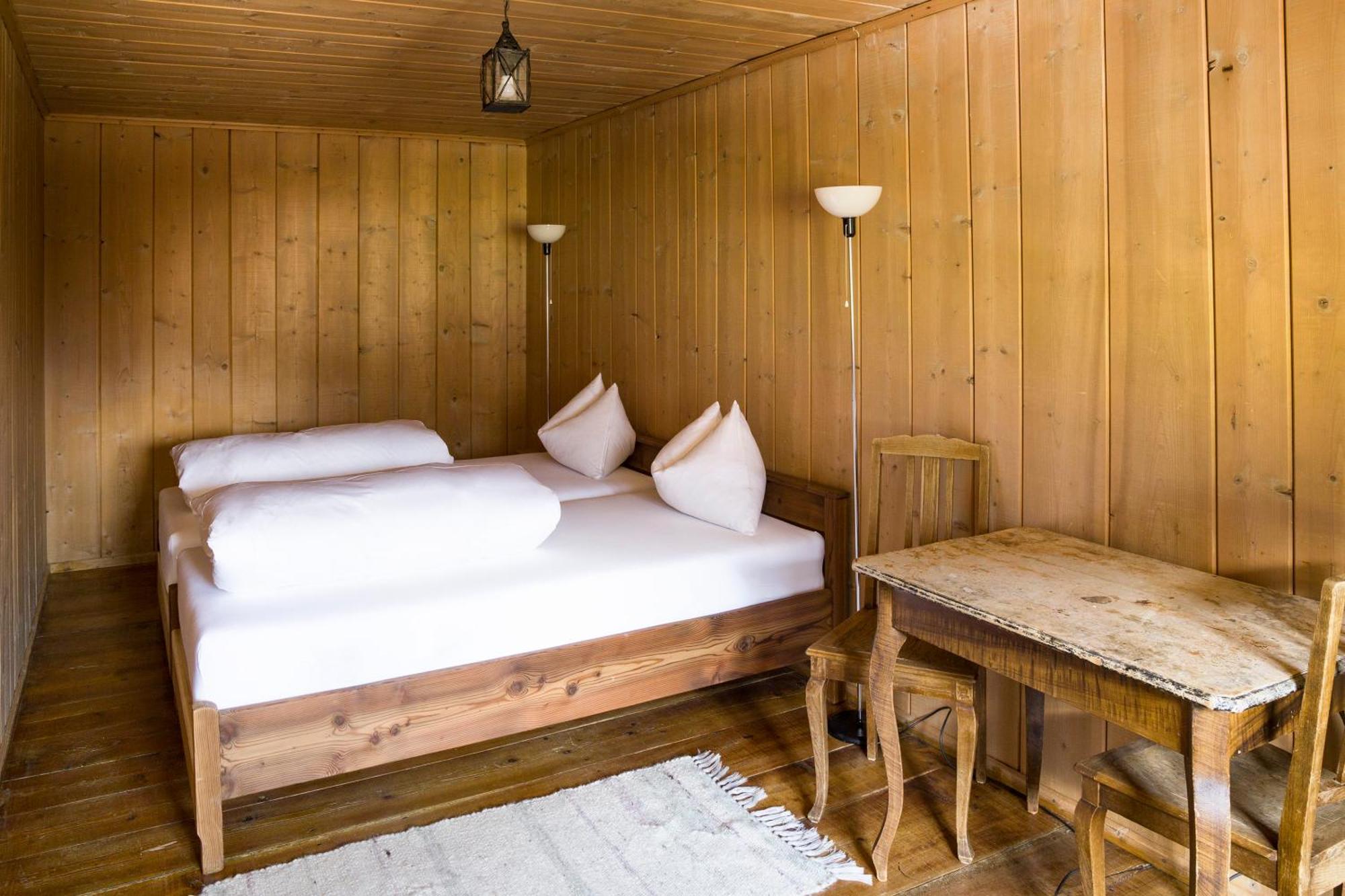Hotel Chasa Chalavaina Müstair Rum bild