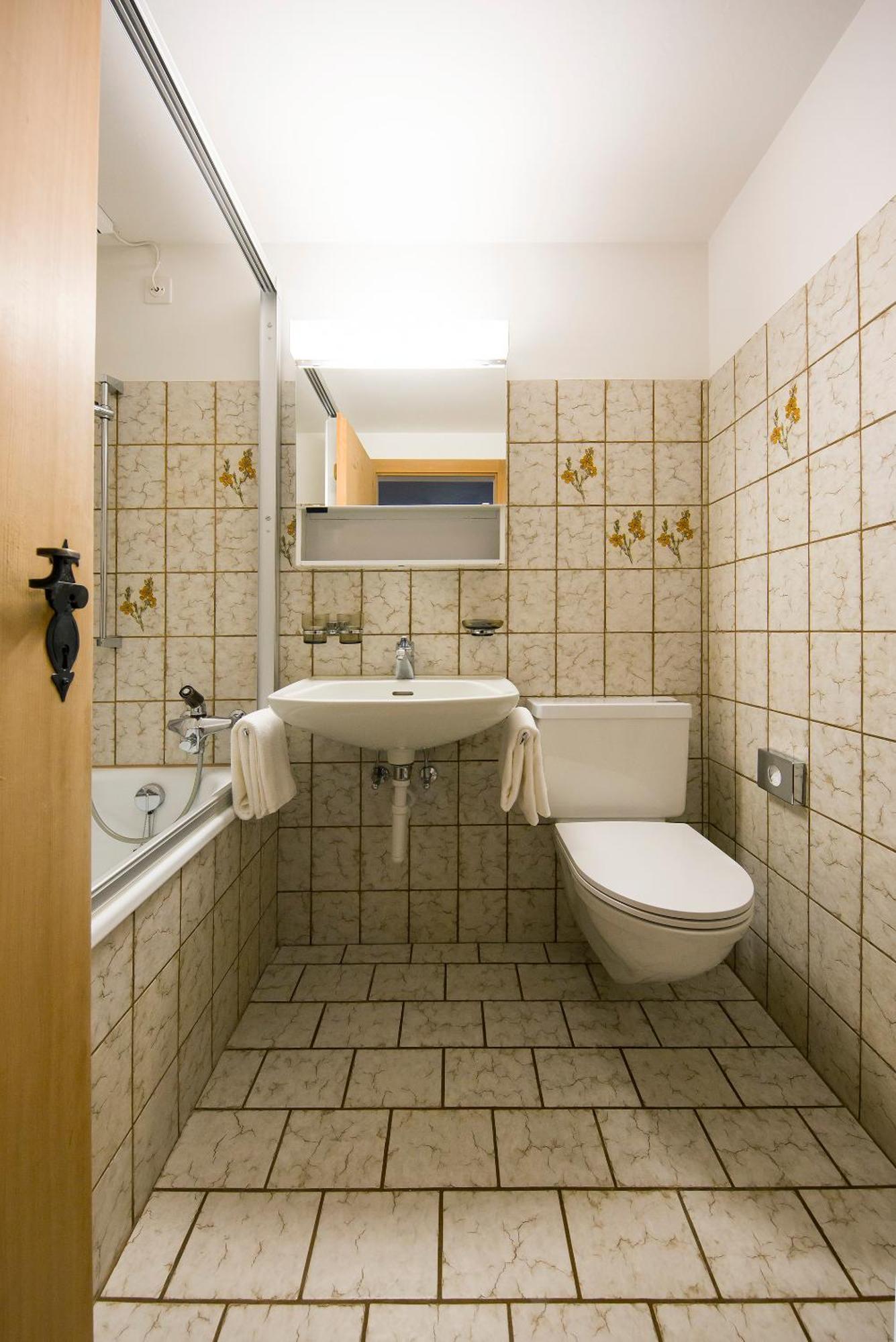 Hotel Chasa Chalavaina Müstair Rum bild